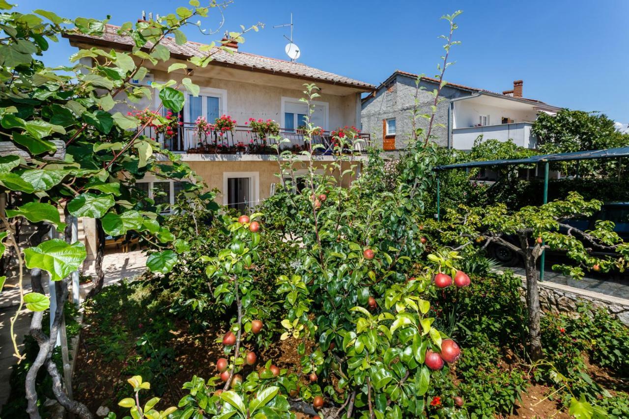Apartmani Jelica Krk Town Exterior foto