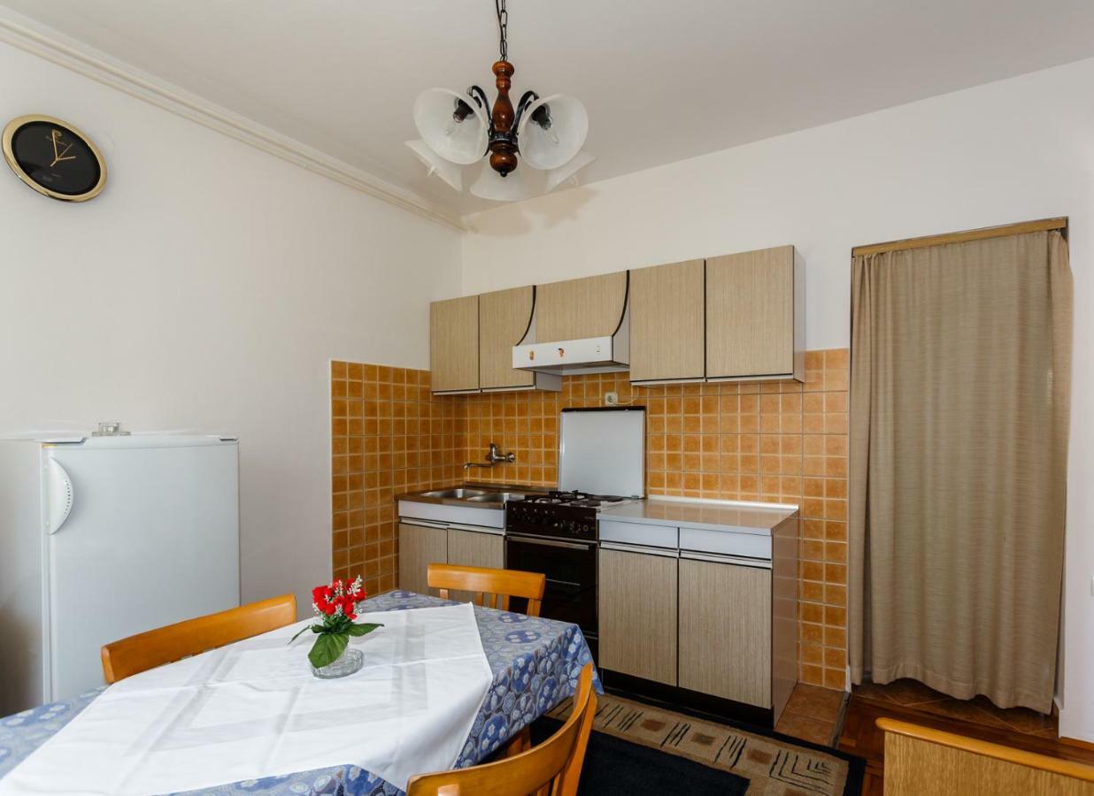 Apartmani Jelica Krk Town Exterior foto